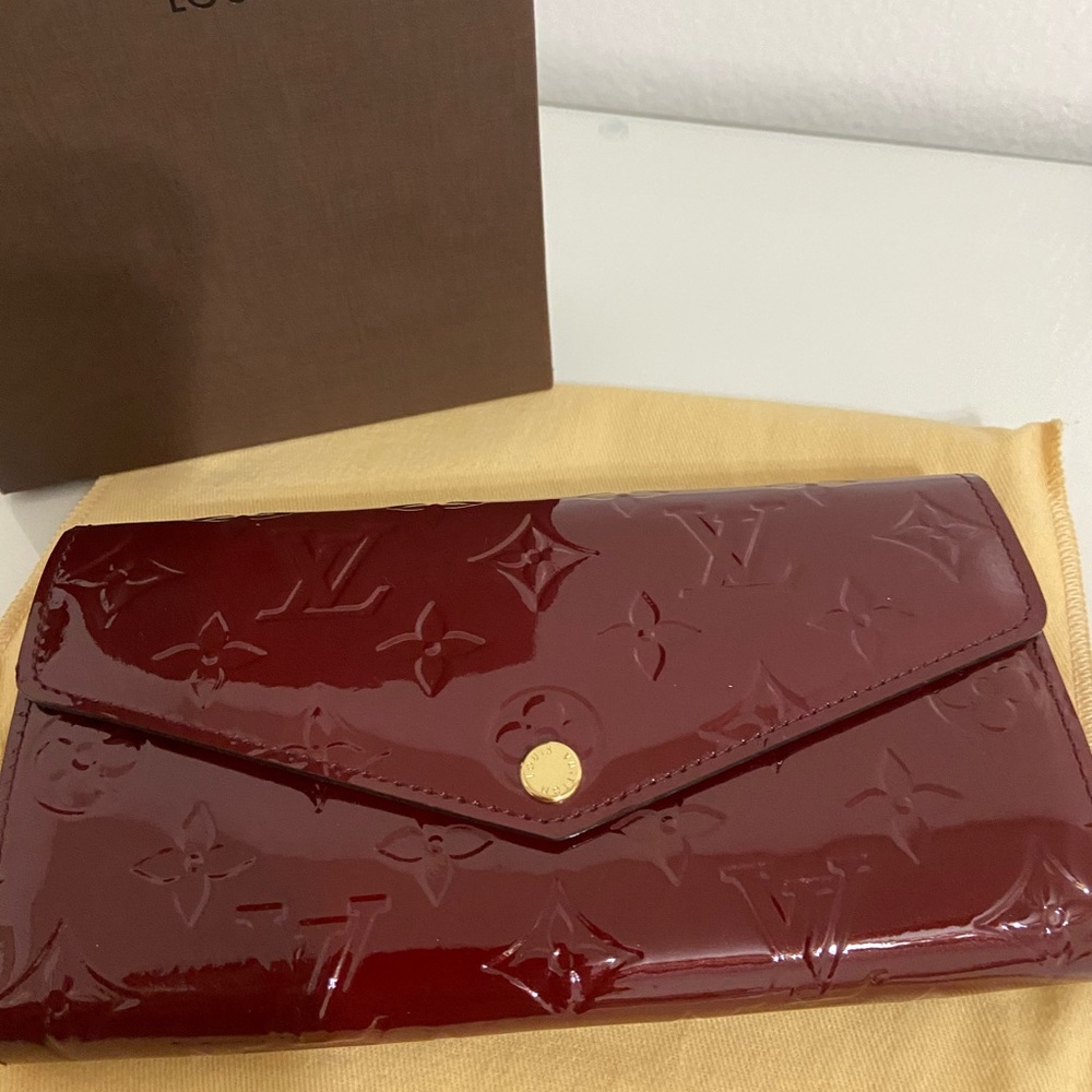 Pre-Loved Louis Vuitton Sarah Wallet